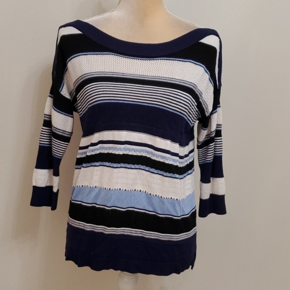 🌻White House Black Market Sweater